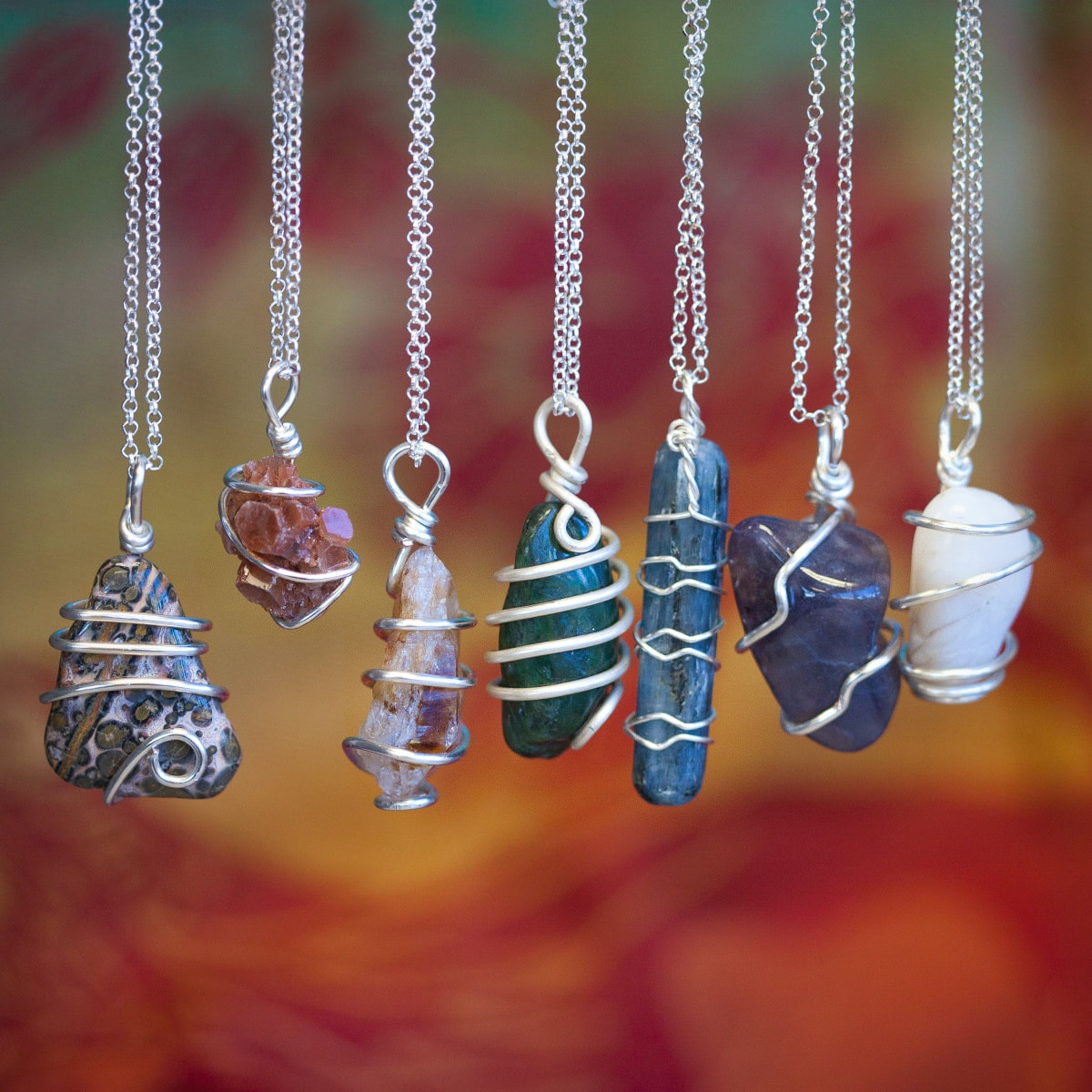 How To Make Jewelry: Find Out Wire Wrapping And Laying Stones
